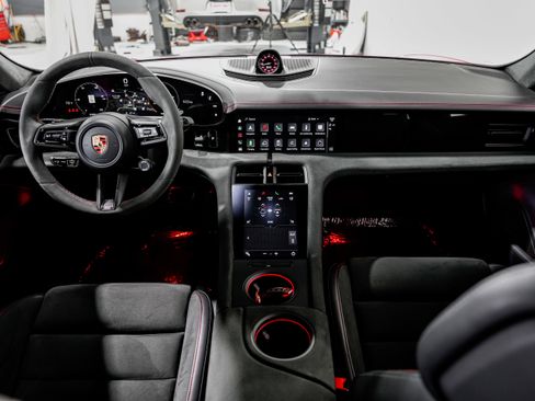 Used 2023 Porsche Taycan GTS image 18