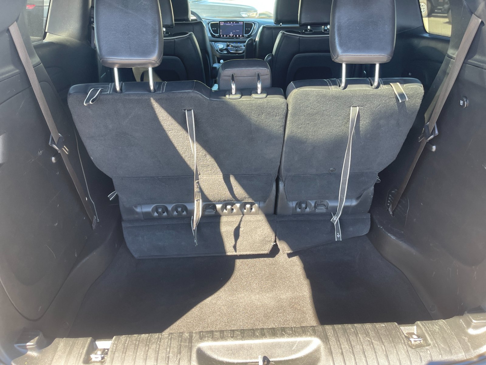 Used 2025 Chrysler Pacifica Limited FWD image 17