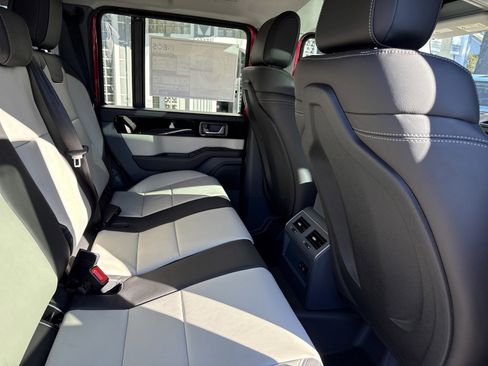 New 2025 INEOS Grenadier Fieldmaster Edition image 30