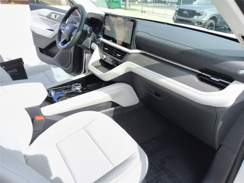 New 2026 Ford Explorer Platinum w/ LUX Leather Package AWD/4WD image 28