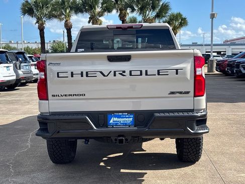 New 2026 Chevrolet Silverado 1500 ZR2 w/ LPO, Dark Essentials Package AWD/4WD image 12