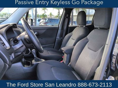 Used 2016 Jeep Renegade Latitude w/ Cold Weather Group image 10