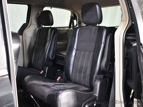 Used 2014 Chrysler Town & Country Touring-L image 20