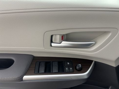 Used 2024 Toyota Sienna XLE FWD image 16