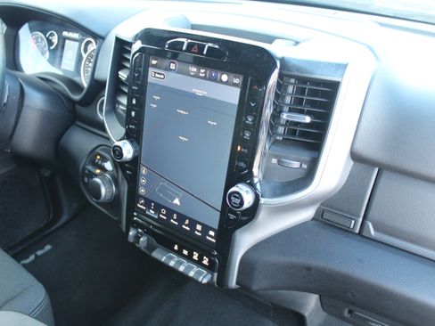 Used 2024 RAM 2500 Big Horn w/ Sport Appearance Package image 16