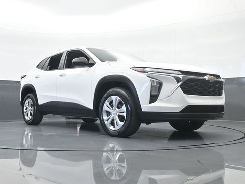 Used 2024 Chevrolet Trax LS w/ Driver Confidence Package image 58