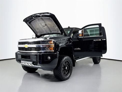 Used 2015 Chevrolet Silverado 3500 High Country image 27
