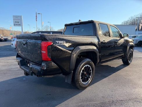 Used 2024 Toyota Tacoma TRD Off-Road w/ TRD Off Road Upgrade Package image 4