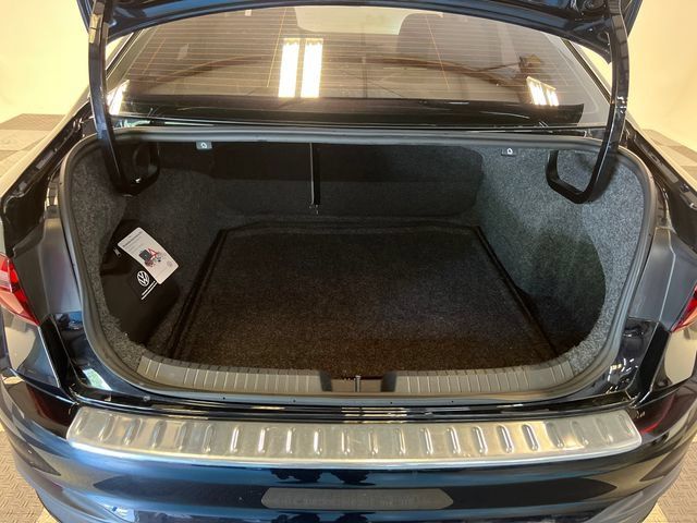 Certified 2024 Volkswagen Jetta SE FWD image 5