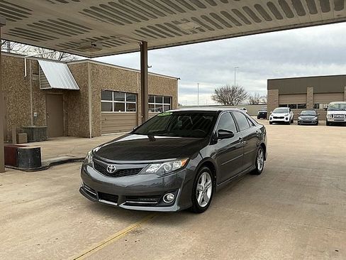 Used 2013 Toyota Camry SE image 1
