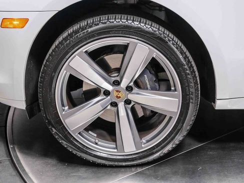 Used 2024 Porsche Macan image 10