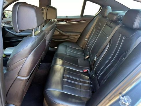 Used 2019 BMW M550i xDrive image 25