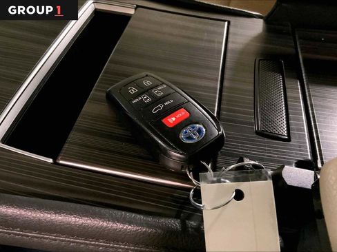 Certified 2022 Toyota Sienna Limited image 14