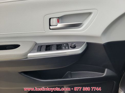 Used 2025 Toyota Sienna XLE w/ XLE Plus Package AWD/4WD image 19