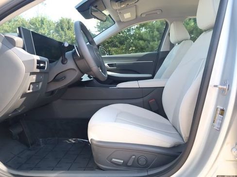 Used 2026 Hyundai Sonata SEL FWD image 13