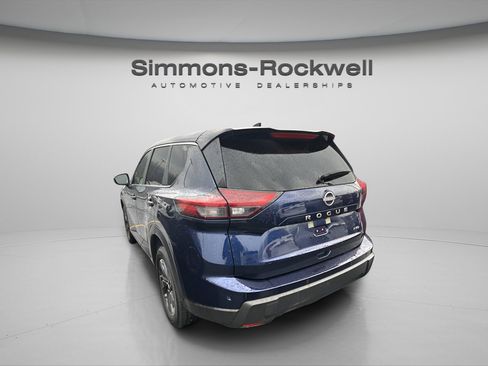 Used 2025 Nissan Rogue SV AWD/4WD image 3