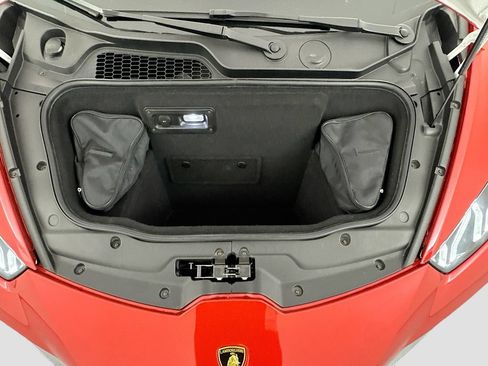 Used 2022 Lamborghini Huracan EVO RWD image 28