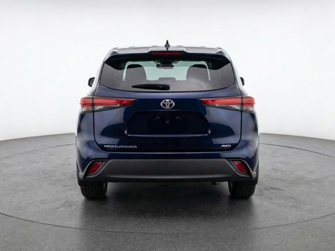 Used 2025 Toyota Highlander LE image 6