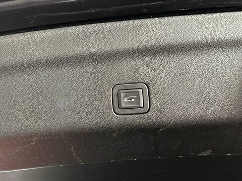 Used 2025 Chevrolet Suburban LT image 50