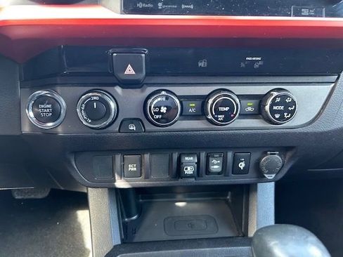 Used 2018 Toyota Tacoma TRD Off-Road AWD/4WD image 24