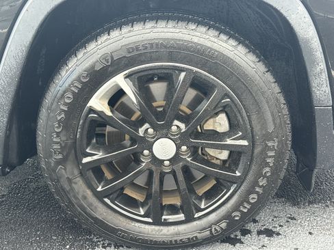 Used 2020 Jeep Cherokee Latitude FWD image 12