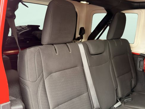 Used 2018 Jeep Wrangler Unlimited Sahara w/ Uconnect 4C Nav & Sound Group AWD/4WD image 34