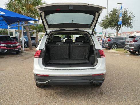 Used 2024 Volkswagen Tiguan SE image 7