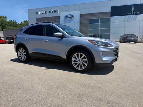 Used 2022 Ford Escape Titanium w/ Titanium Elite Package AWD/4WD image 2