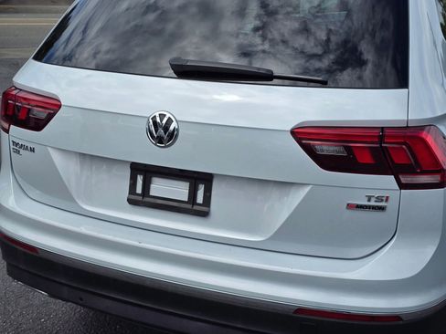 Used 2018 Volkswagen Tiguan SEL Premium w/ 3rd Row Seat Package AWD/4WD image 14
