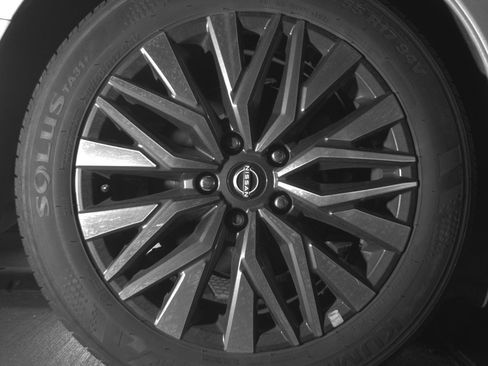 Used 2025 Nissan Altima 2.5 SV FWD image 15