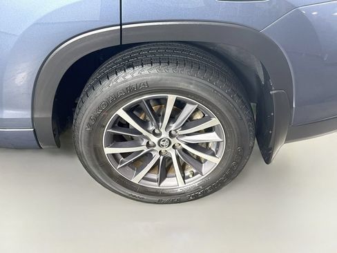 Used 2017 Toyota Highlander XLE FWD image 21