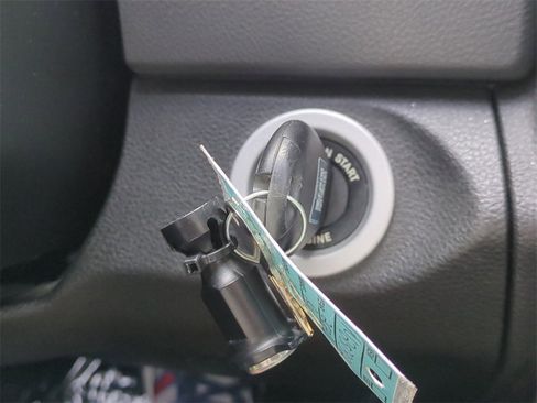 Used 2020 RAM 1500 Classic SLT image 31