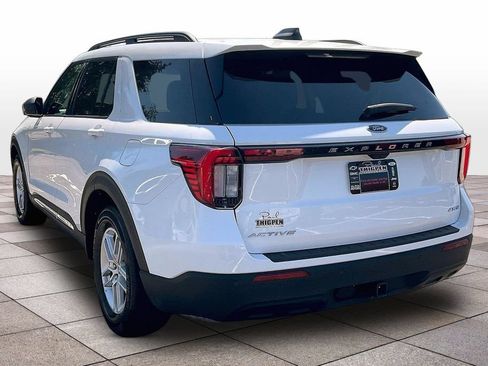Certified 2025 Ford Explorer Active RWD image 2