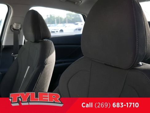 Used 2022 Hyundai Elantra SEL FWD image 32