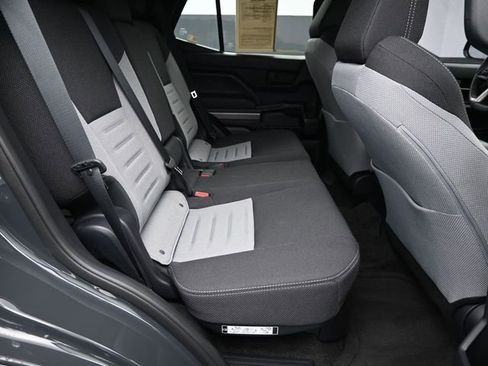 Used 2025 Toyota 4Runner TRD Off-Road image 32