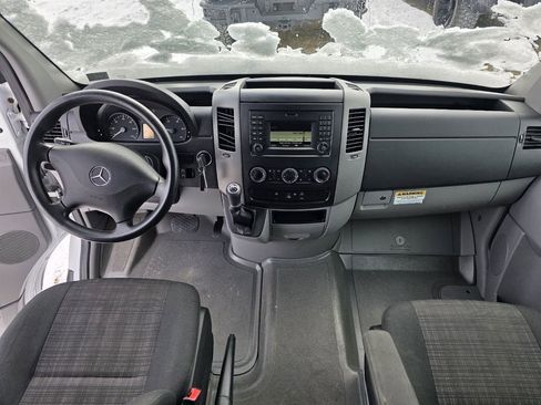 Used 2016 Mercedes-Benz Sprinter 2500 image 19