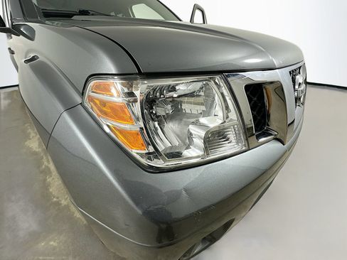 Used 2019 Nissan Frontier SV RWD image 9