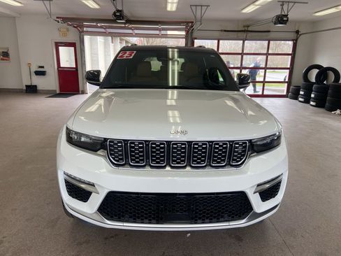 Used 2023 Jeep Grand Cherokee Summit image 2