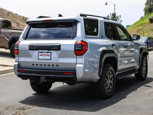 Certified 2025 Toyota 4Runner SR5 AWD/4WD image 4