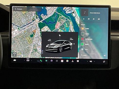 Used 2022 Tesla Model S Plaid image 11