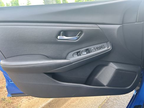 Used 2025 Nissan Sentra SV FWD image 22