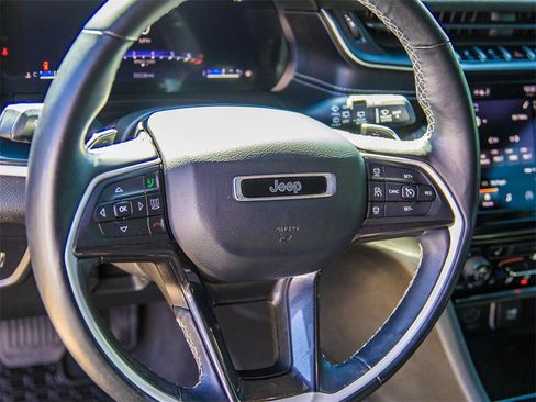 Used 2022 Jeep Grand Cherokee L Laredo image 30