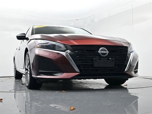 Used 2024 Nissan Altima 2.5 SV image 33