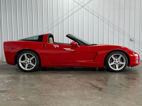 Used 2005 Chevrolet Corvette Coupe w/ 2LT w/ Preferred Equipment Group RWD image 2
