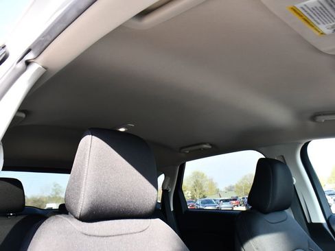 Used 2024 Ford Edge SE w/ Black Appearance Package AWD/4WD image 17