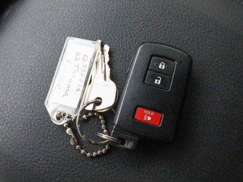 Used 2022 Toyota Tacoma TRD Off-Road image 35