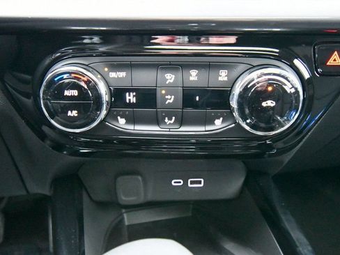 New 2026 Chevrolet Trax ACTIV w/ Sunroof Package FWD image 23