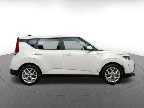 Used 2025 Kia Soul LX w/ LX Technology Package FWD image 10
