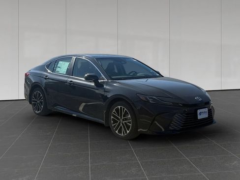 Used 2026 Toyota Camry XLE w/ Premium Plus Package AWD/4WD image 7