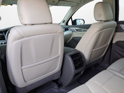 Used 2020 Cadillac XT5 Premium Luxury FWD image 12